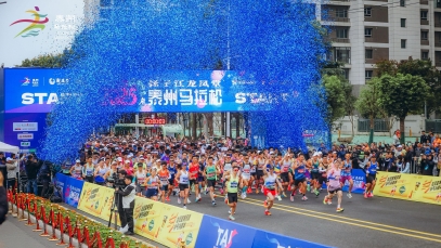 健康賦能每一步，揚(yáng)子江龍鳳堂2025泰州馬拉松賽鳴槍開跑